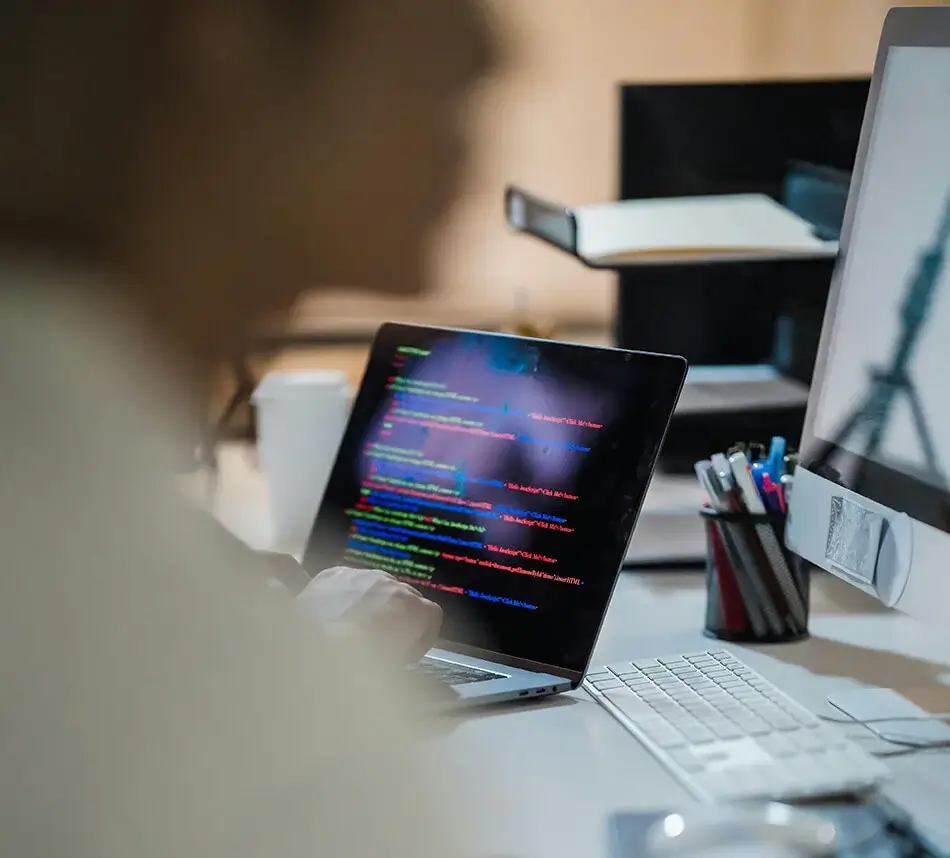 Geliştirilebilir mimaride web yazılım