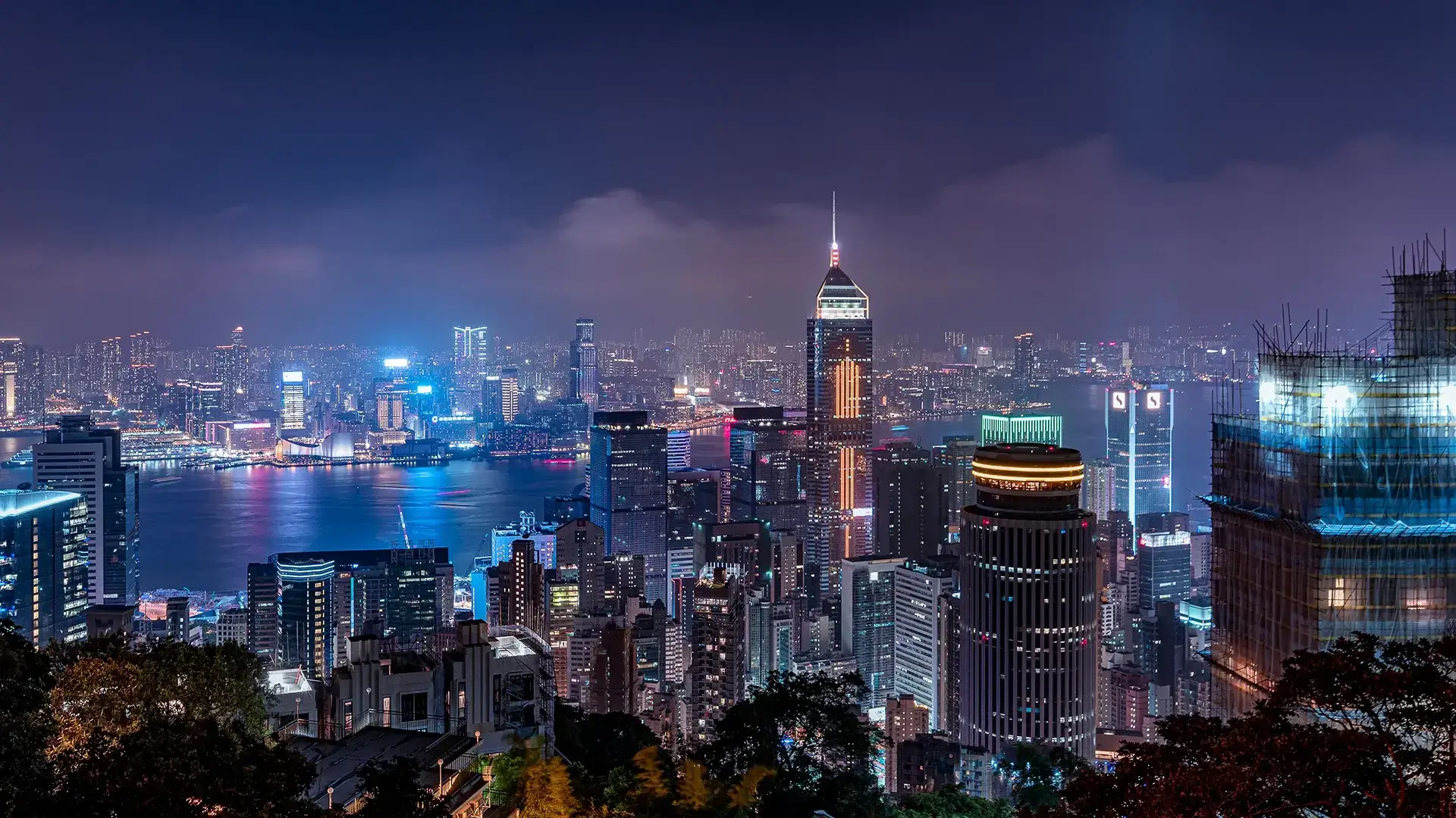 Modern Mimari Şehir Aydınlatması ve Global Projeler İçin SEO Odaklı Web Yazılım Performansı