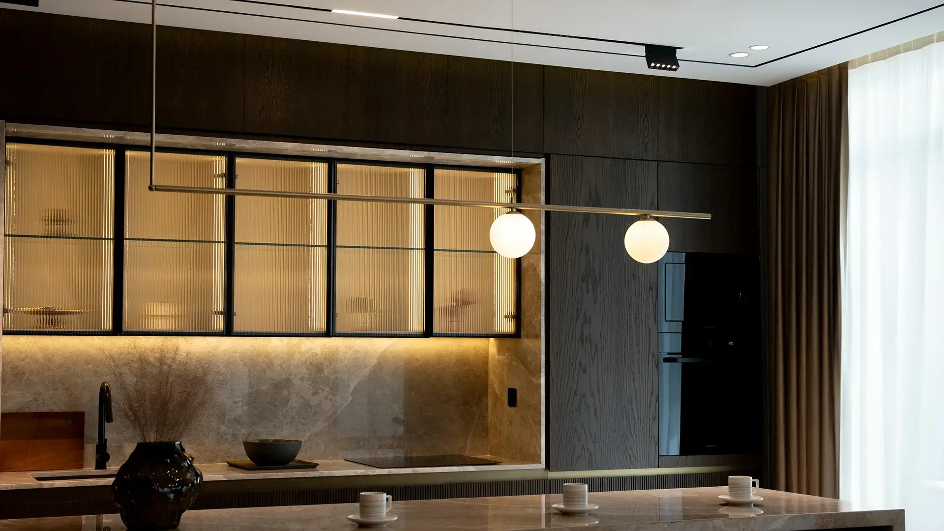 Modern İç Mekan Aydınlatma Projesi ve Teknik Veri Yönetimi Odaklı Web Yazılım Çözümleri